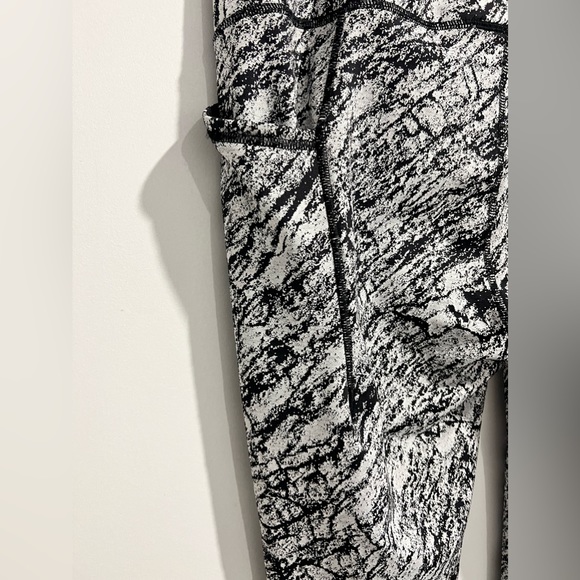 All in Motion Leggings Sz. M - Picture 8 of 9